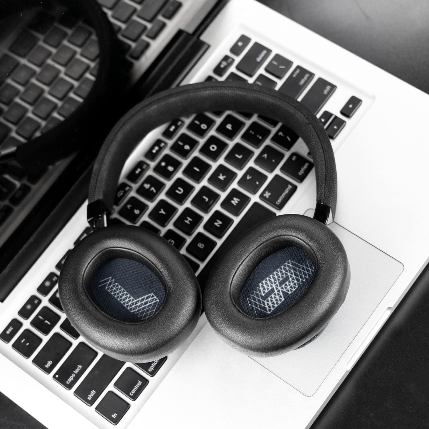 SOULWIT Earpads for JBL E65BTNC, Live 650BTNC, Live 660NC, Live 770NC, Duet NC - Protein Leather